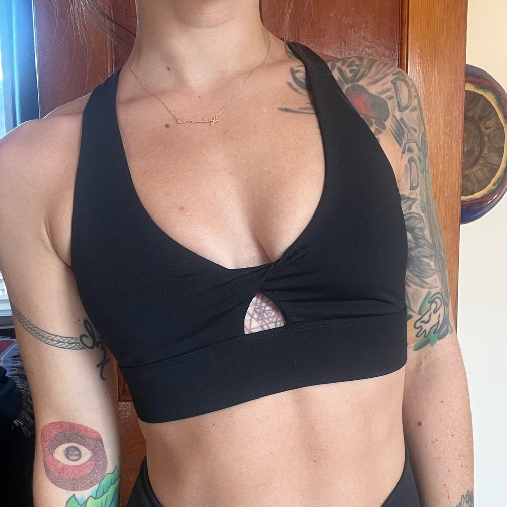 Fabletics Peek-a-Boo Bra in Black (XS)